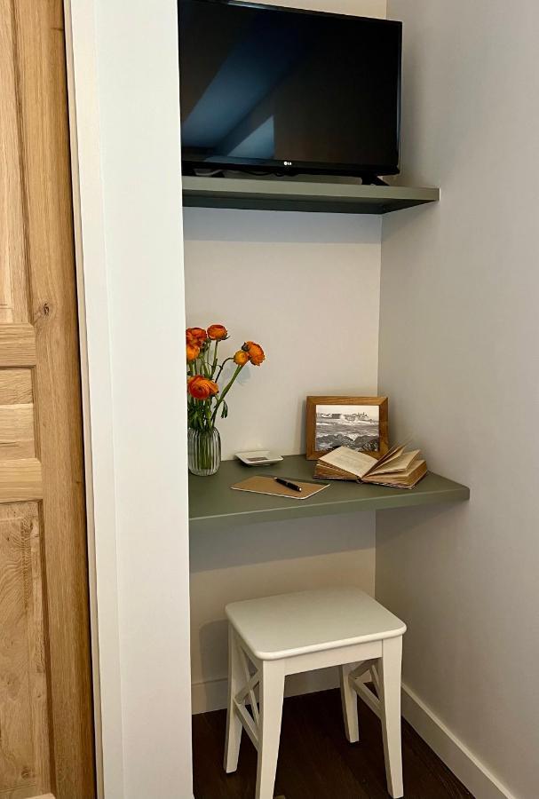 Les Petits Volets 2 Bed & Breakfast Antibes Exterior photo